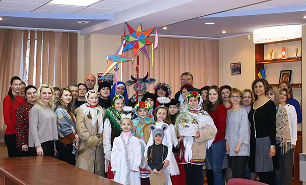 Маленькі колядники завітали до Донецької торгово-промислової палати